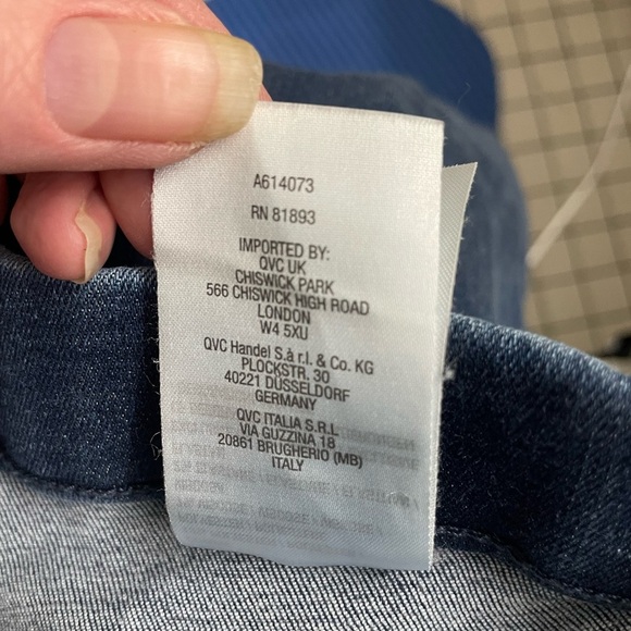 Canyon Retreat (Denim & Co.) distressed jeans with tuxedo stripe - Picture 7 of 11